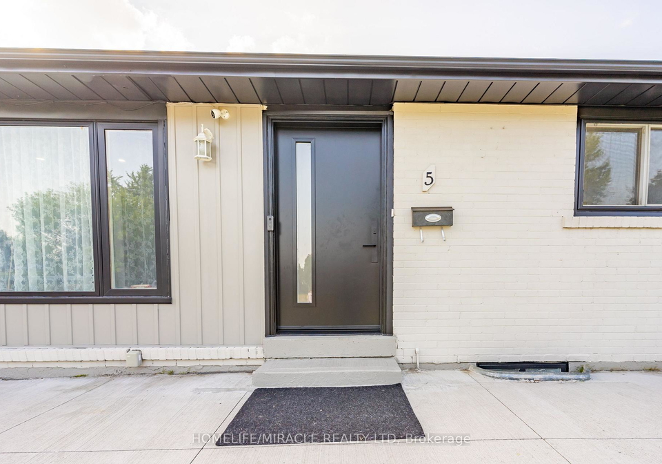 5-finsbury-drive-main-brampton-ontario-w12470716