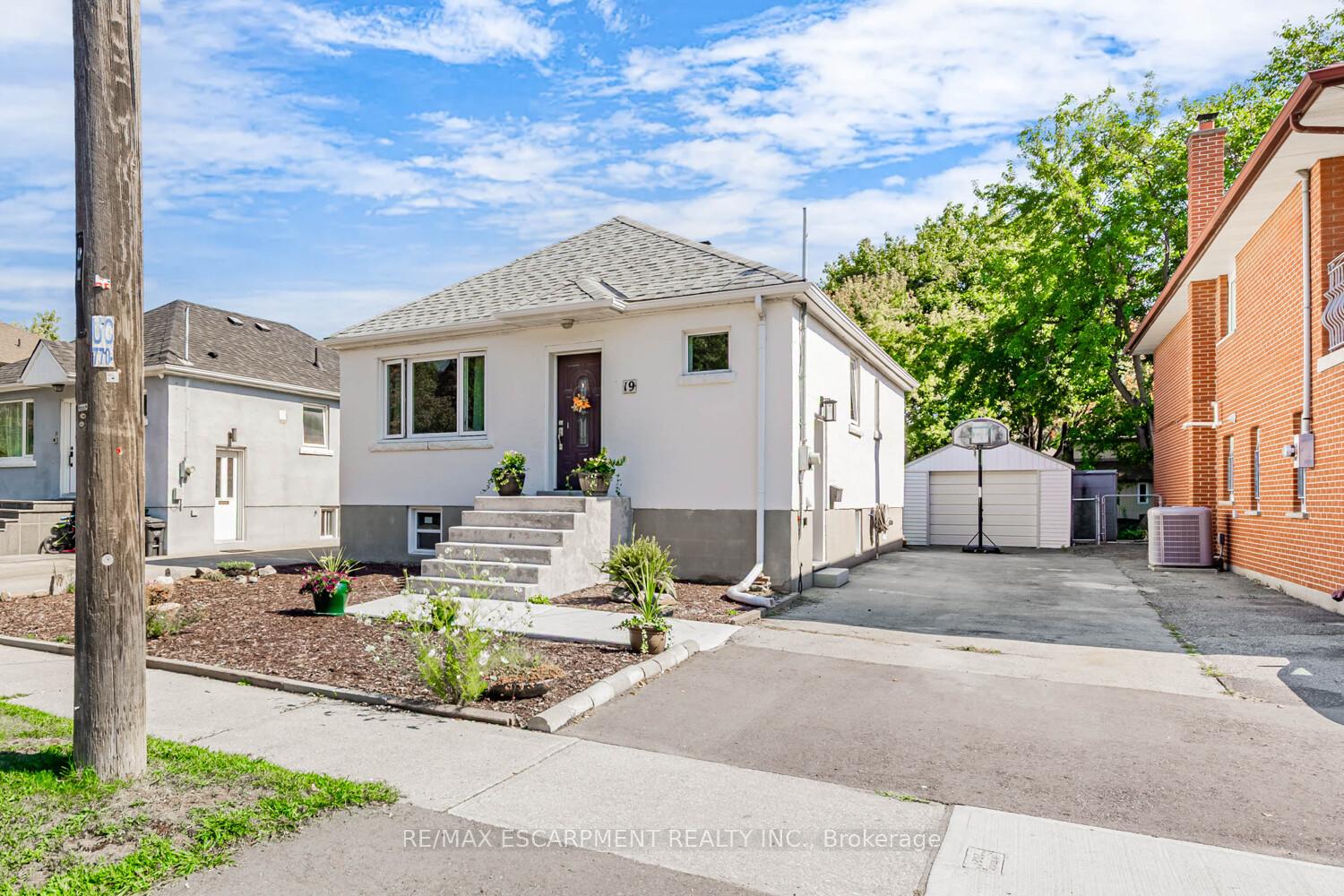 19-stock-avenue-etobicoke-ontario-w12471574