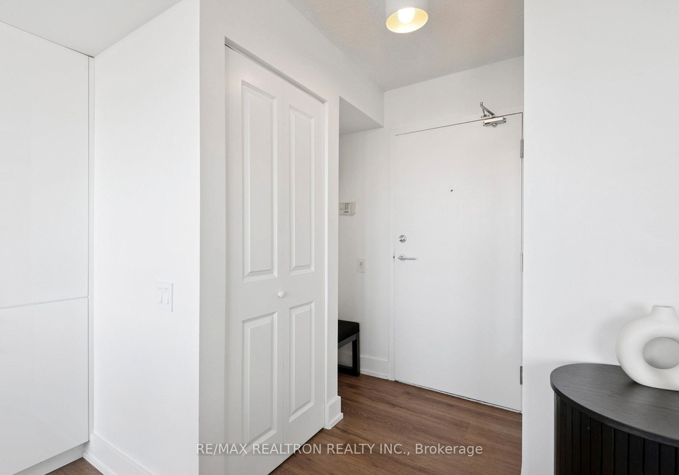 1040-the-queensway-avenue-etobicoke-ontario-w12472439