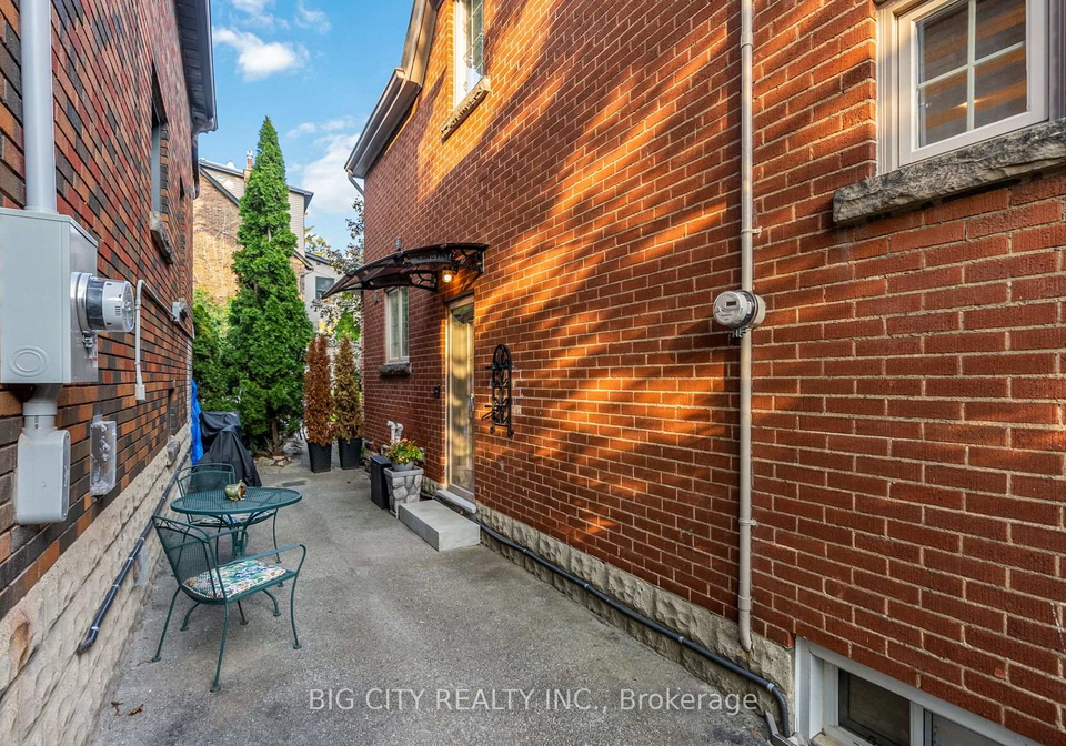287-south-kingsway-toronto-ontario-w12476050