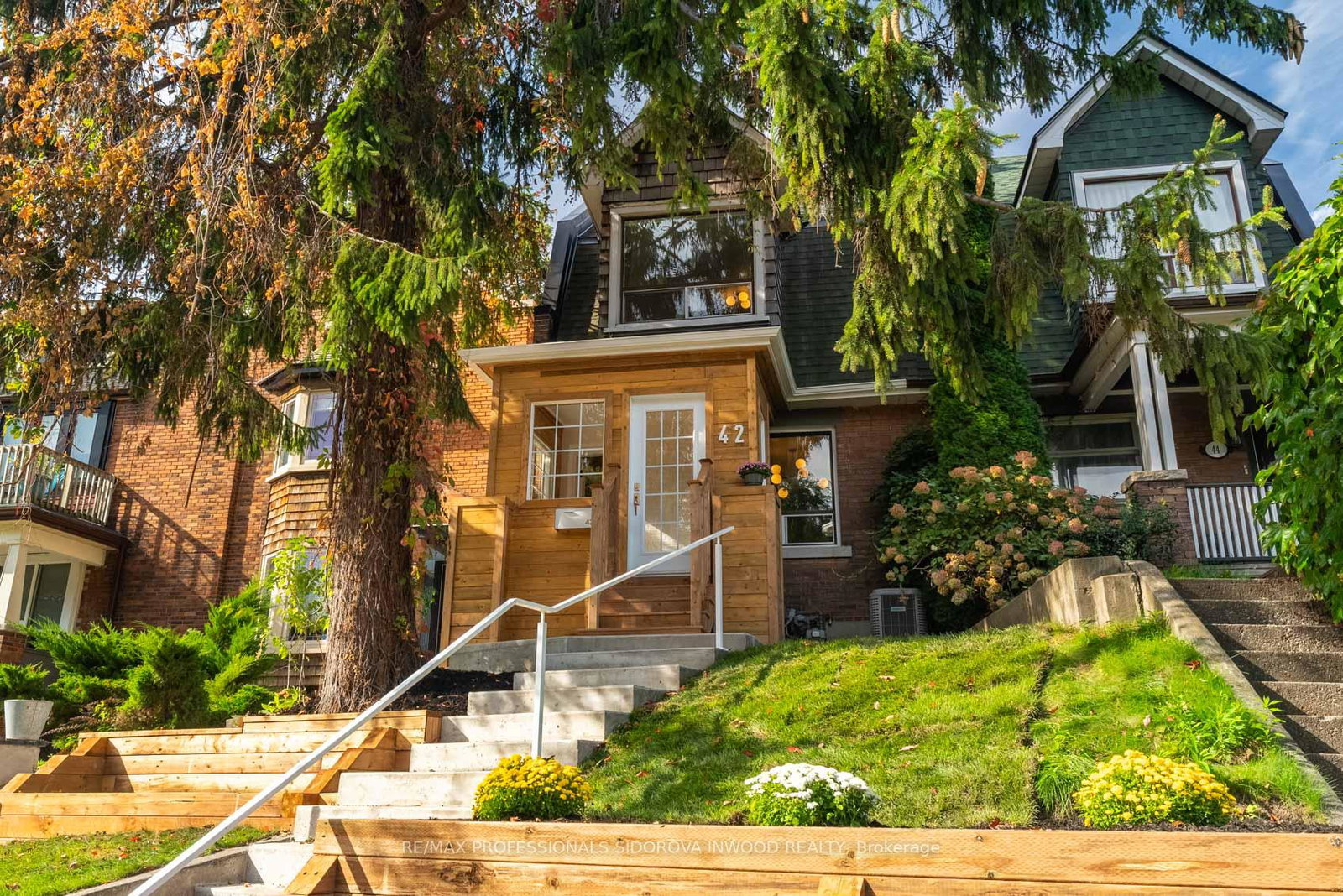 42-indian-road-toronto-ontario-w12476117