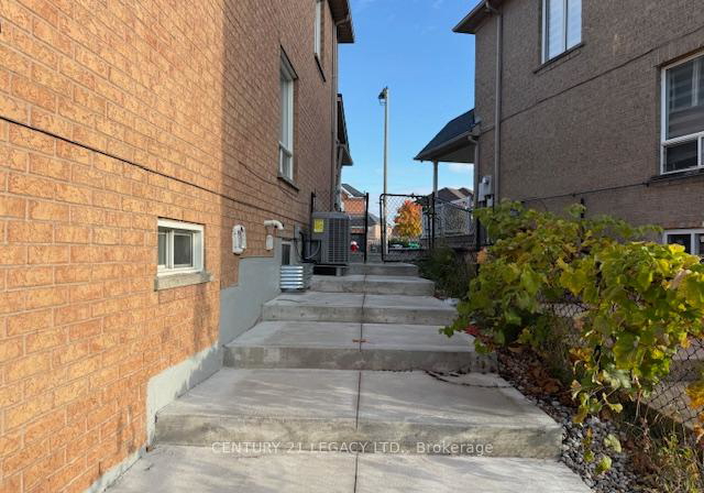 12-cobblestone-court-brampton-ontario-w12476392