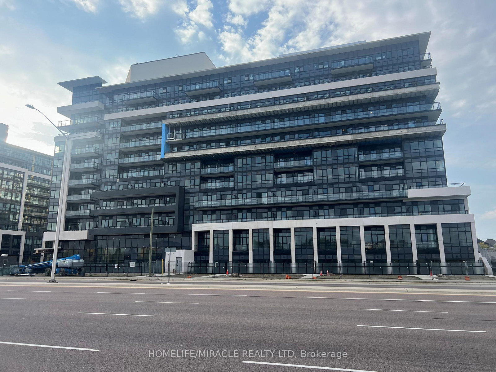 395-dundas-street-oakville-ontario-w12477322