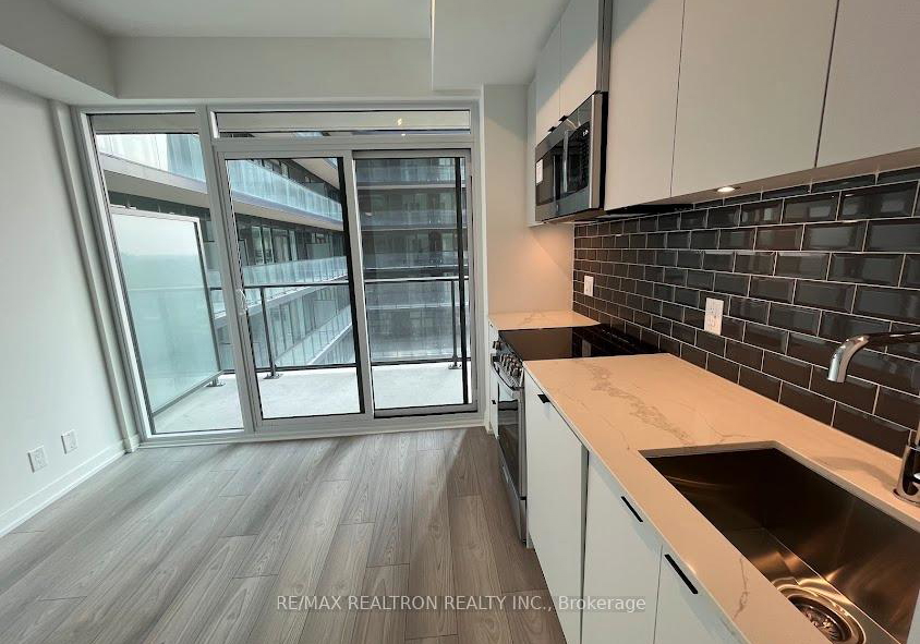 285-dufferin-street-toronto-ontario-w12477367