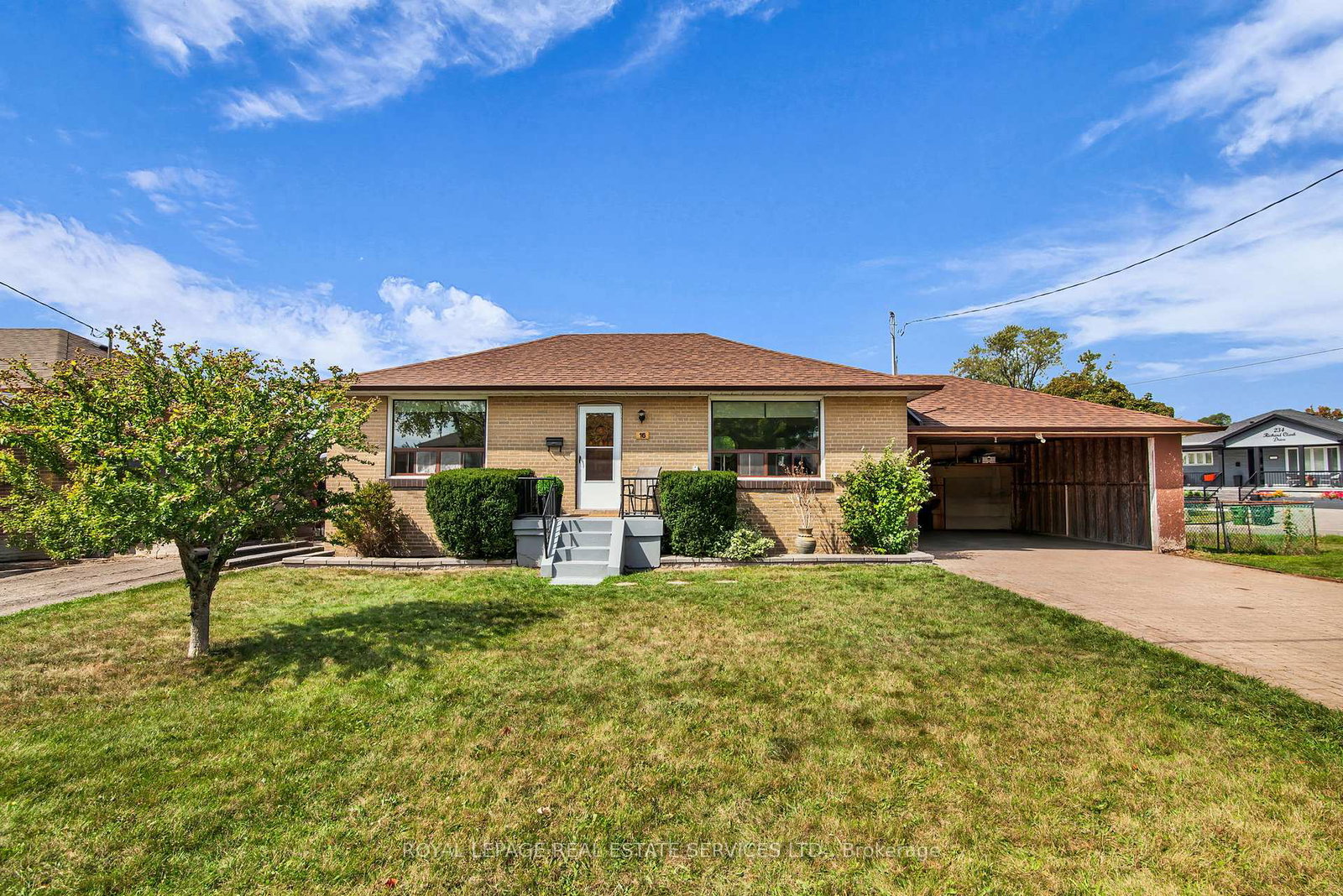 16-redfern-avenue-york-ontario-w12478177