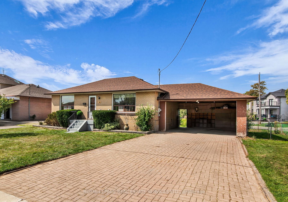 16-redfern-avenue-york-ontario-w12478177