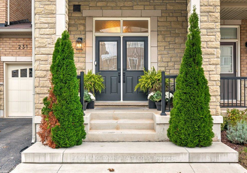 231-sarah-cline-drive-oakville-ontario-w12478306