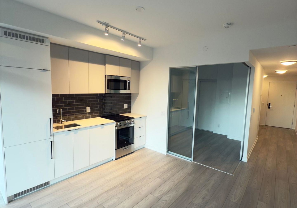 285-dufferin-street-toronto-ontario-w12478915