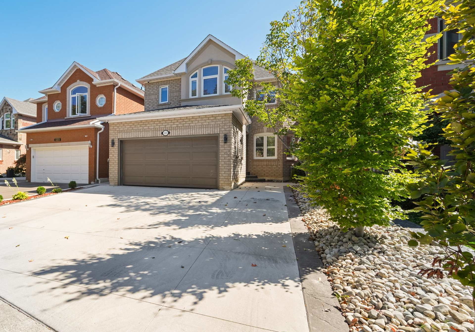 385-turnberry-crescent-mississauga-ontario-w12479072