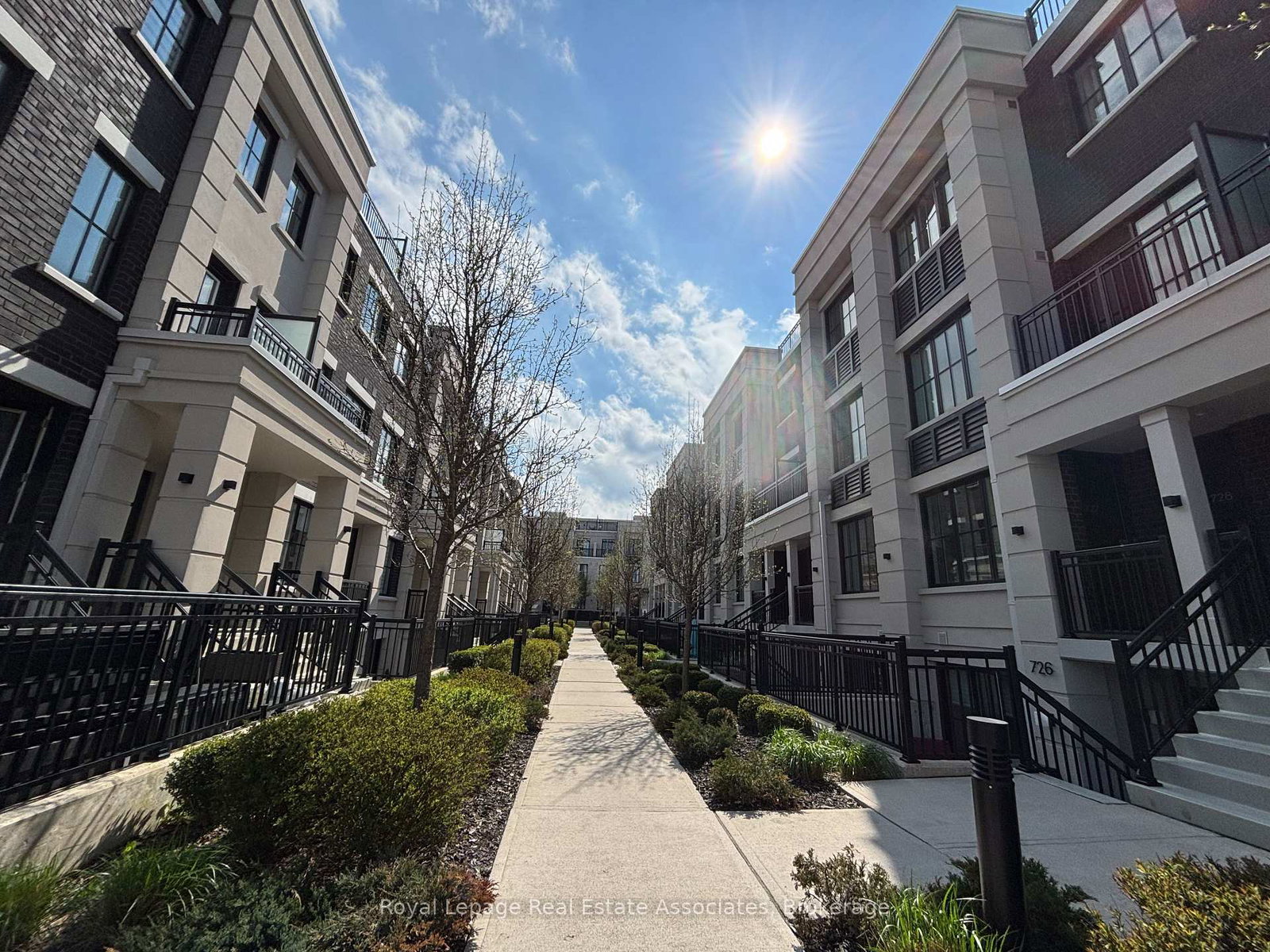 665-cricklewood-drive-mississauga-ontario-w12480172