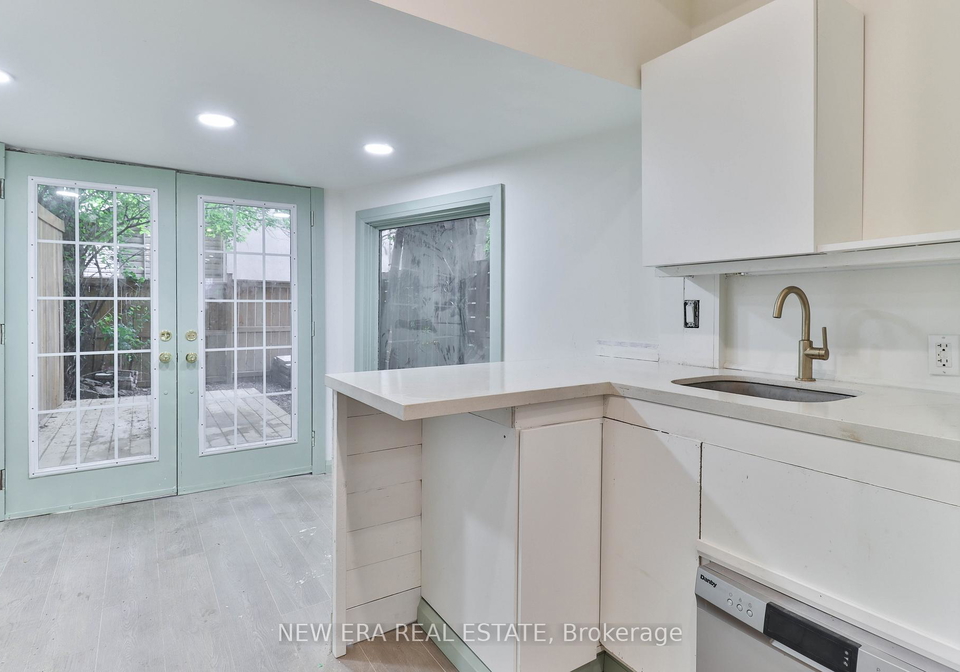 990-dovercourt-road-toronto-ontario-w12481543