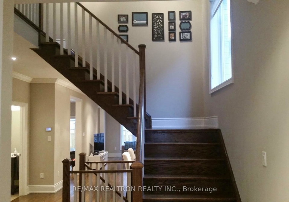 2434-whistling-springs-crescent-oakville-ontario-w12482316