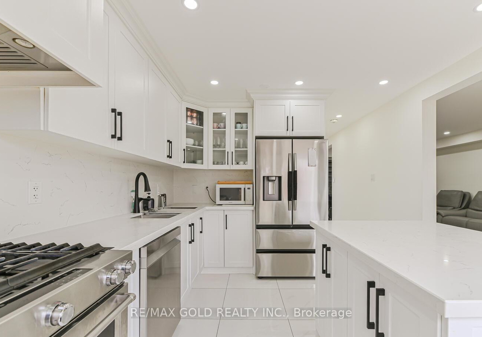 81-drake-boulevard-brampton-ontario-w12482409