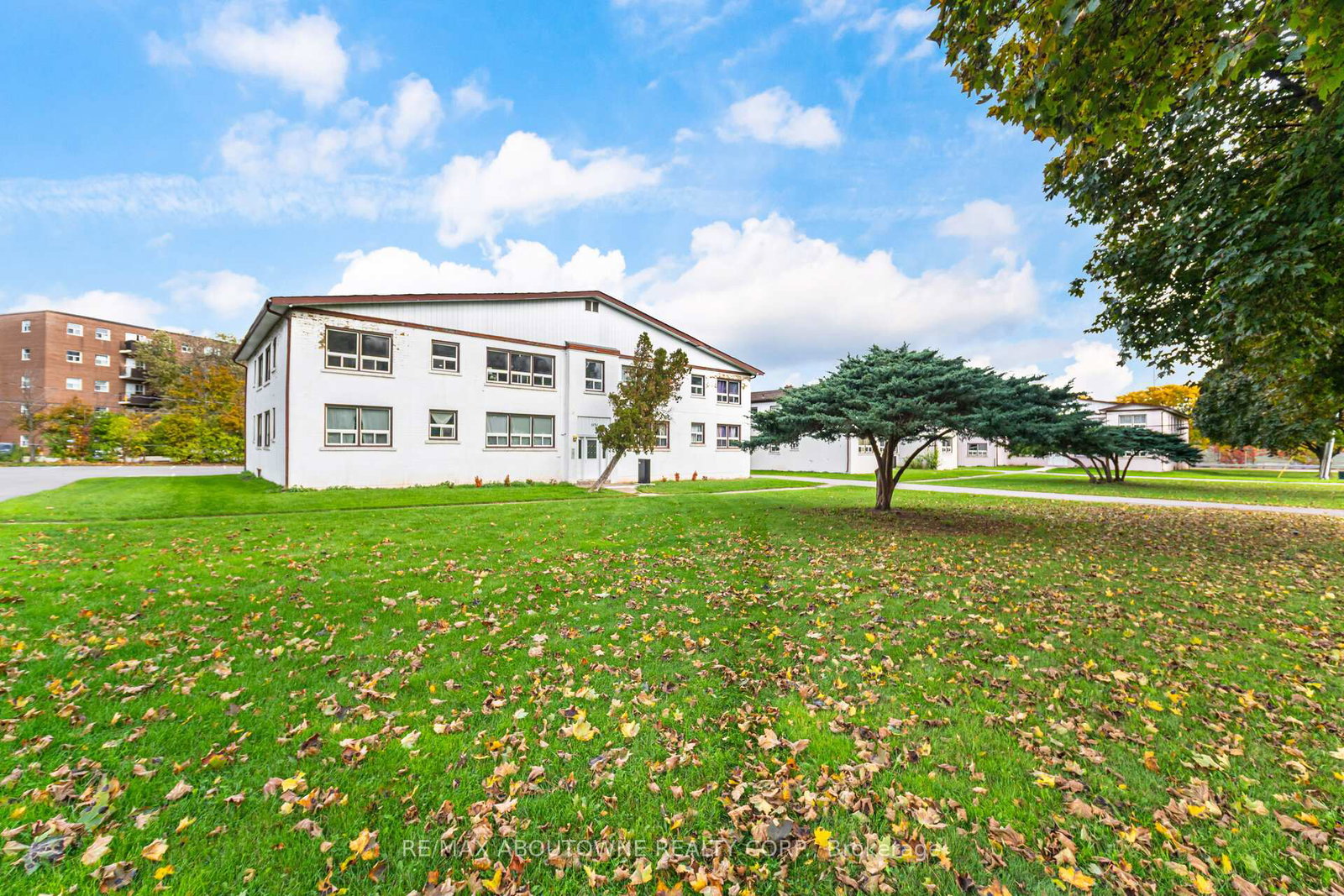 1031-churchill-avenue-e-oakville-ontario-w12482483