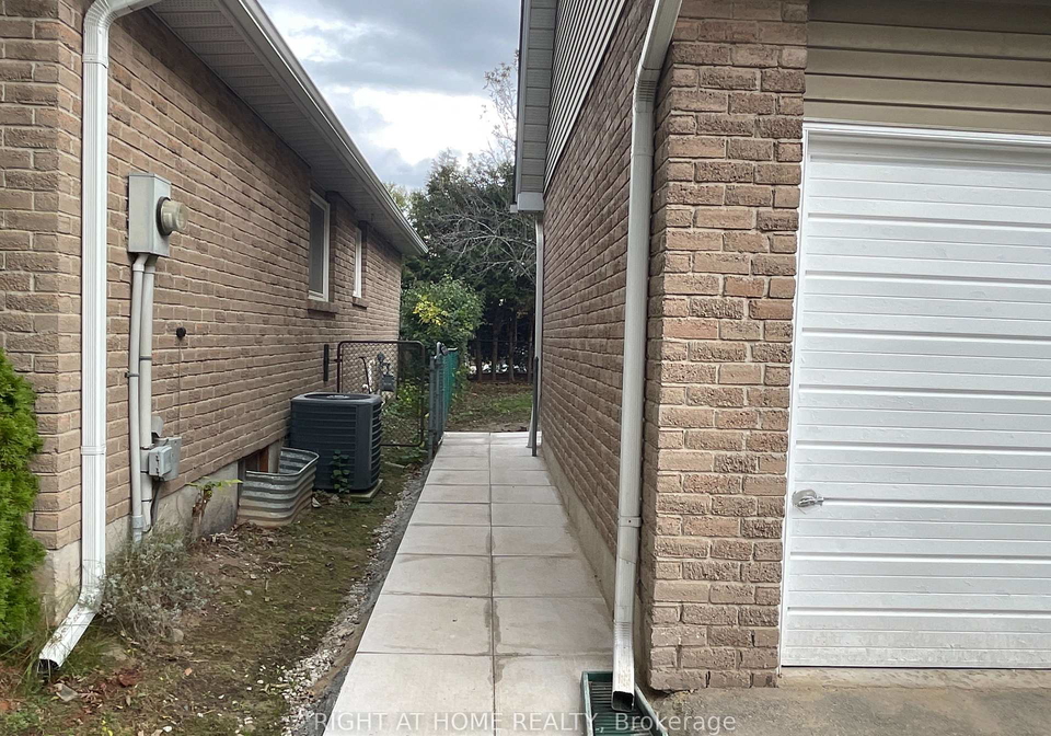 139-riverview-street-oakville-ontario-w12482537