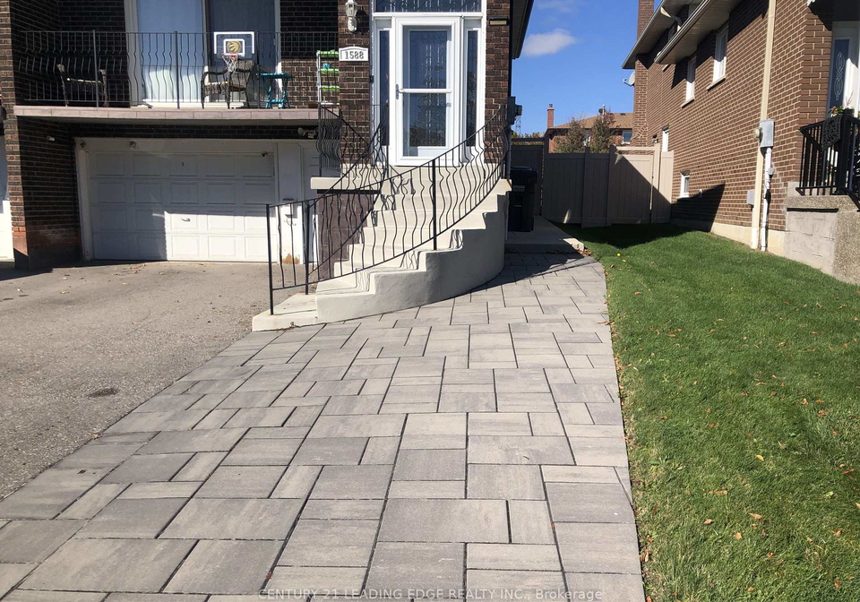 1588-corkstone-glade-mississauga-ontario-w12482567