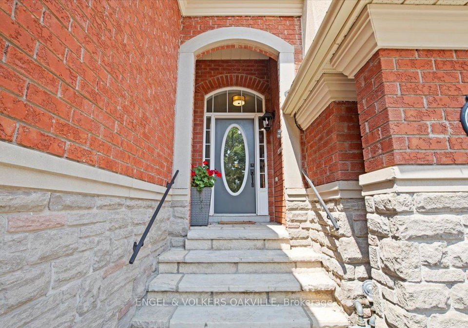 135-tawny-crescent-oakville-ontario-w12483238