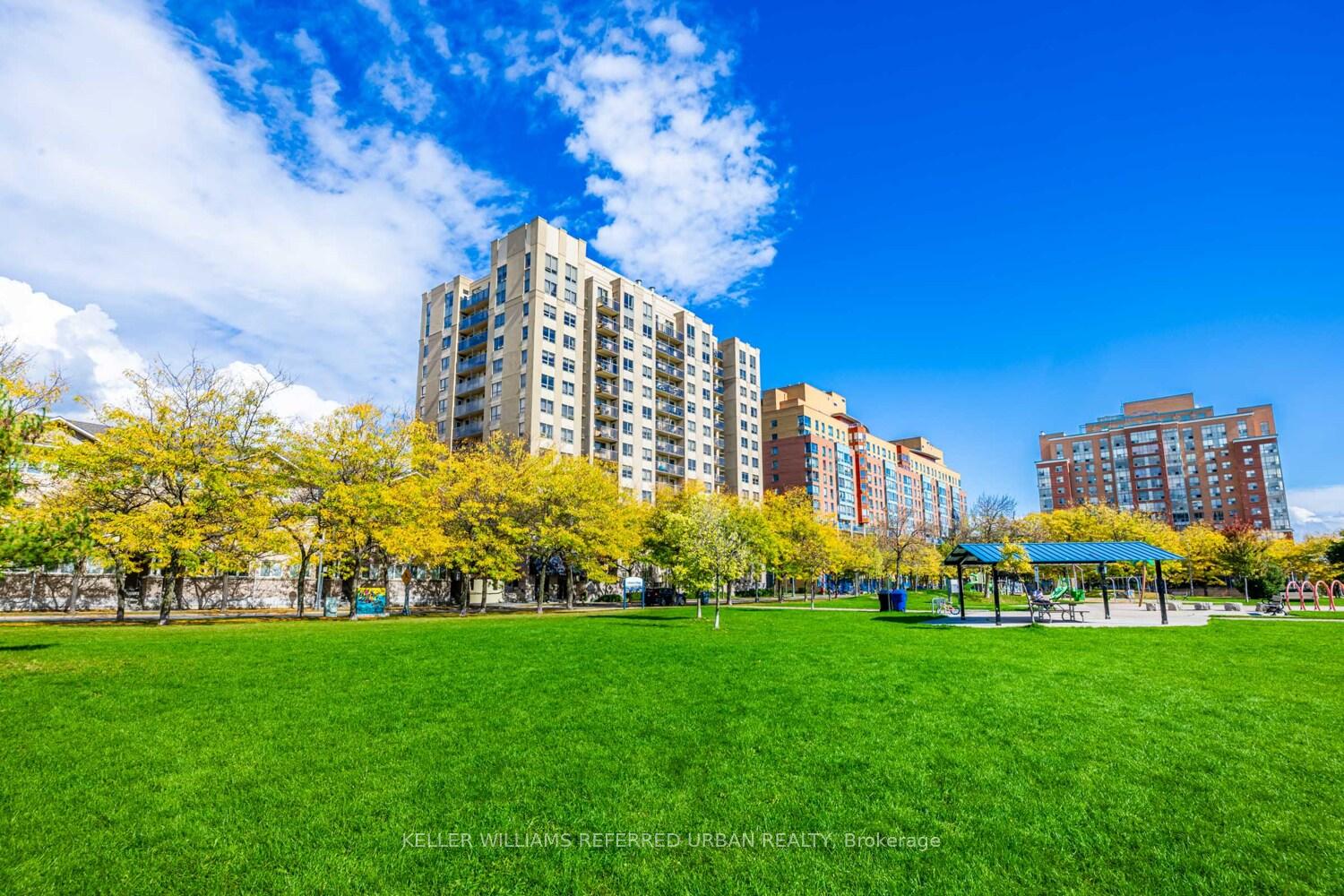 4-elsinore-path-etobicoke-ontario-w12483687