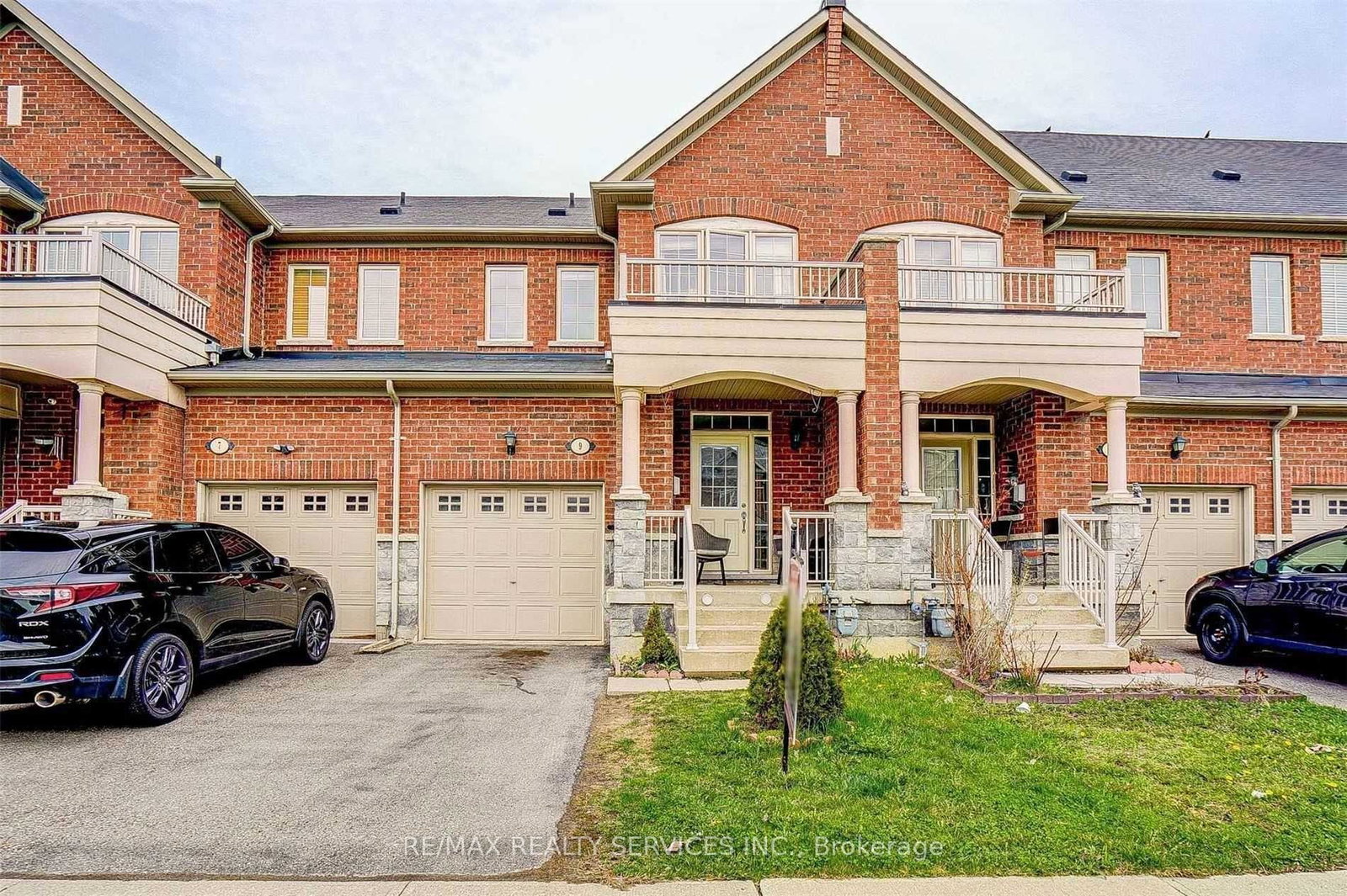 9-pendulum-circle-brampton-ontario-w12484038