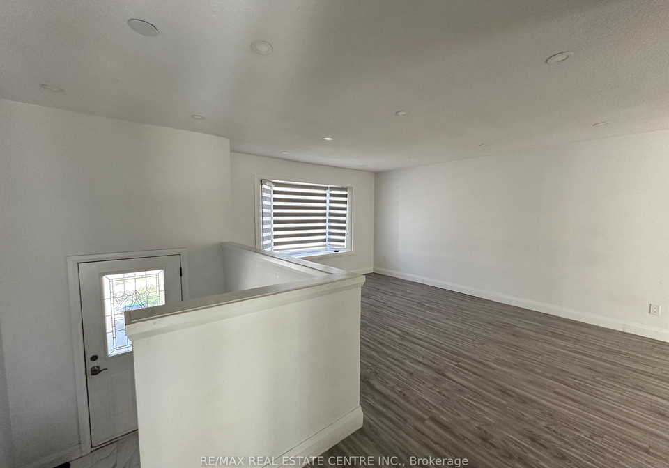 582-elliott-crescent-milton-ontario-w12484812