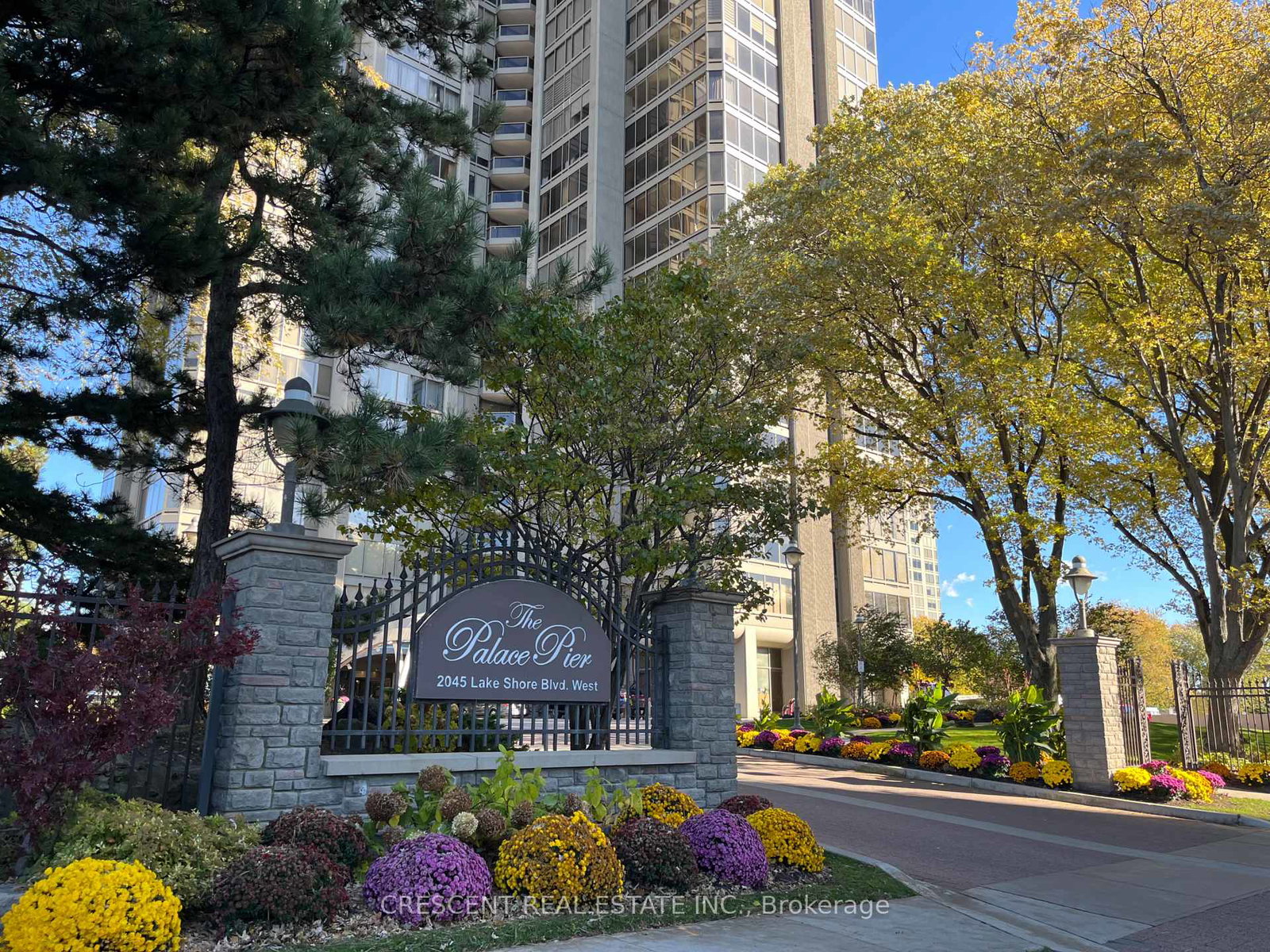 2045-lake-shore-boulevard-w-etobicoke-ontario-w12484995