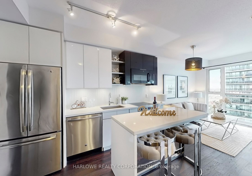 33-shore-breeze-drive-etobicoke-ontario-w12485777