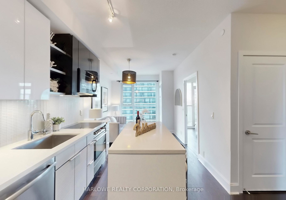 33-shore-breeze-drive-etobicoke-ontario-w12485777