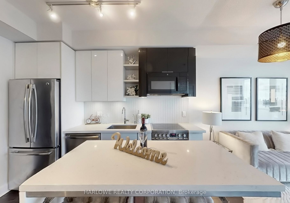 33-shore-breeze-drive-etobicoke-ontario-w12485777