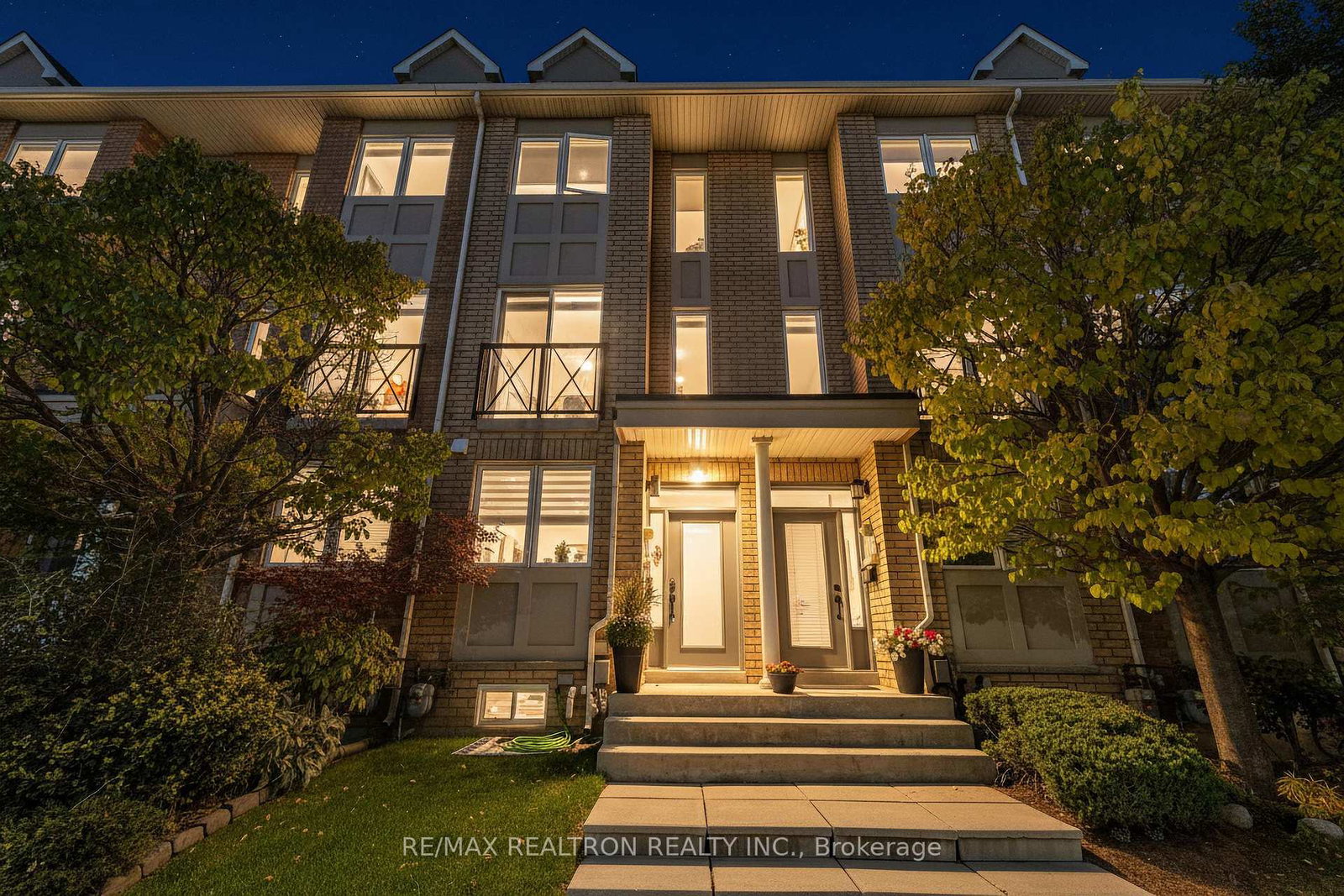 12-market-garden-mews-etobicoke-ontario-w12485952