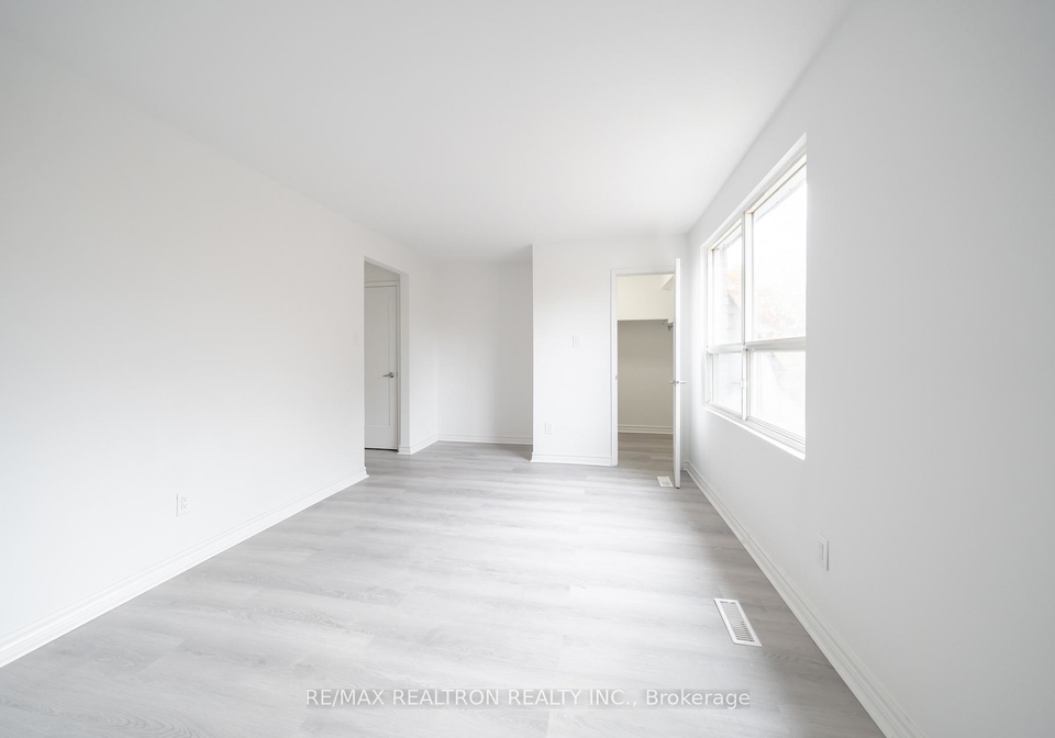 1247-white-oaks-oakville-ontario-w12486222