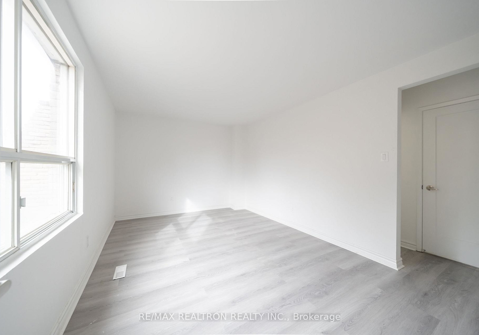 1247-white-oaks-oakville-ontario-w12486222