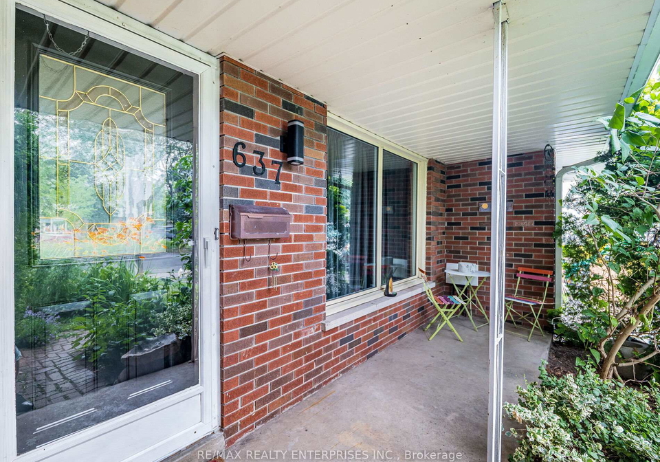 637-artreva-crescent-burlington-ontario-w12486280