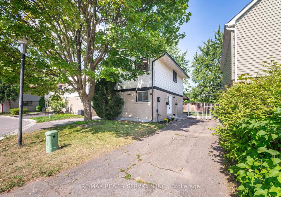 20-greenhills-square-brampton-ontario-w12486713