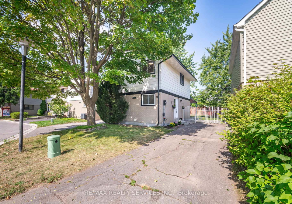 20-greenhills-square-brampton-ontario-w12486713
