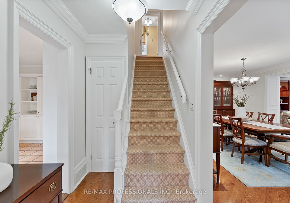 2-canterbury-road-etobicoke-ontario-w12486733