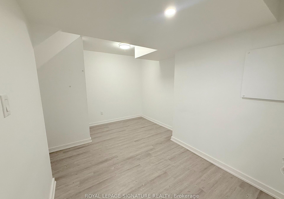 38-burnhamthorpe-road-w-oakville-ontario-w12486857