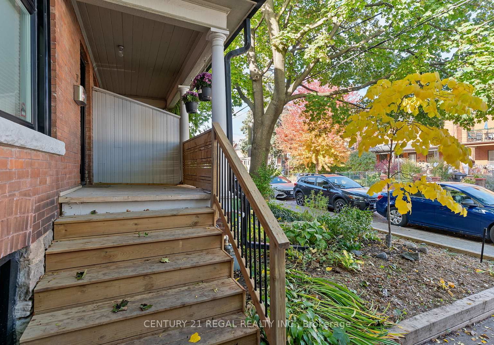 7-wallace-avenue-toronto-ontario-w12487102