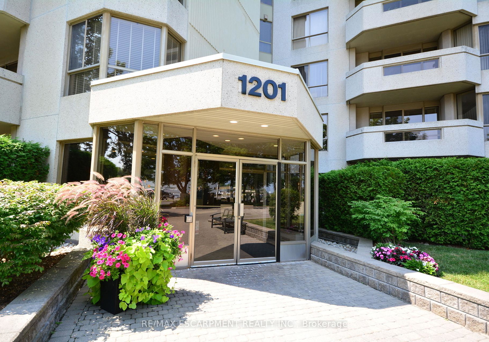 1201-north-shore-boulevard-e-burlington-ontario-w12487729