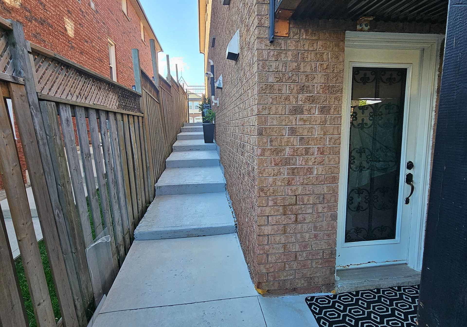 1458-pickwick-drive-mississauga-ontario-w12488652