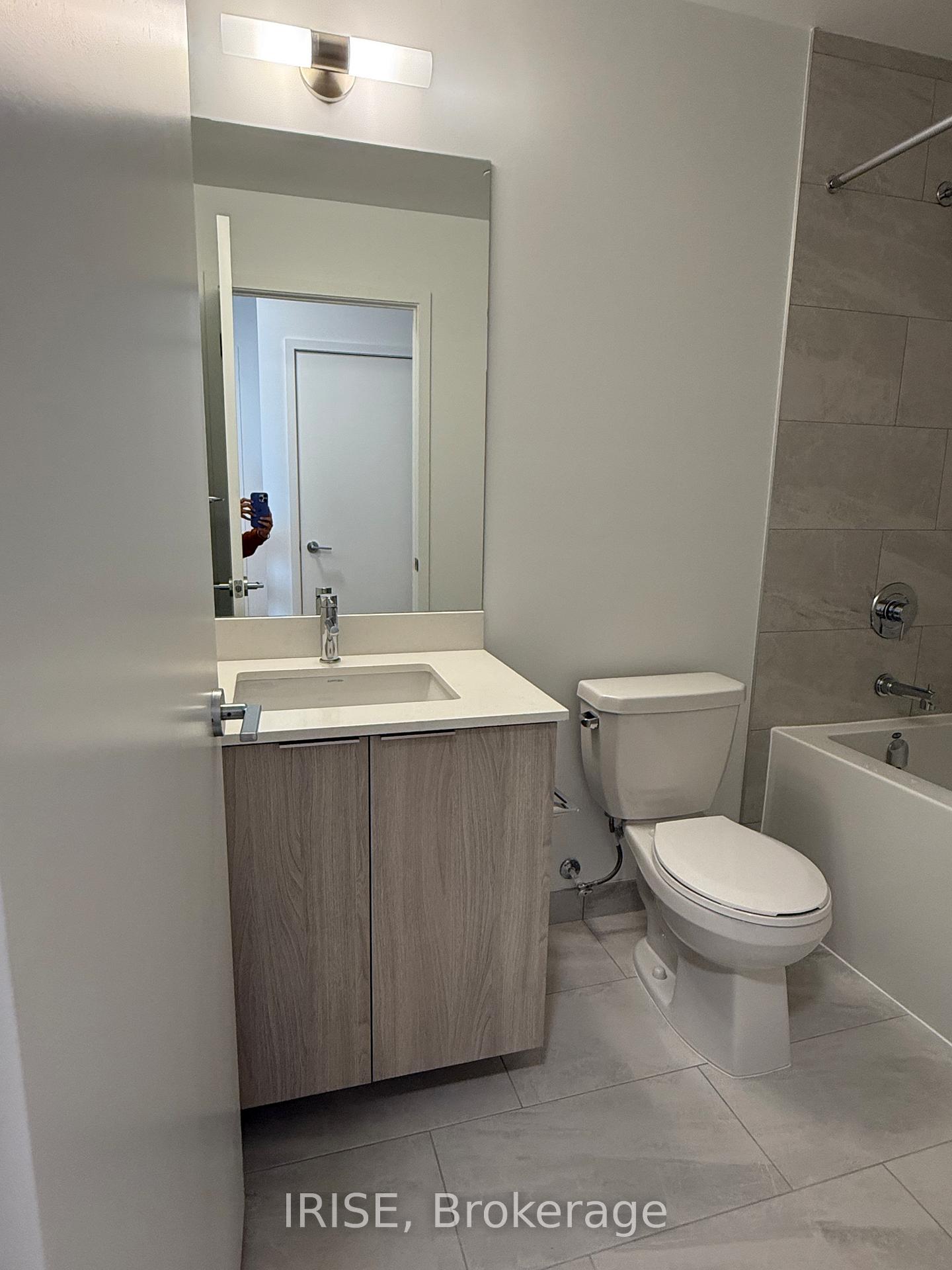 395-square-one-drive-mississauga-ontario-w12491340