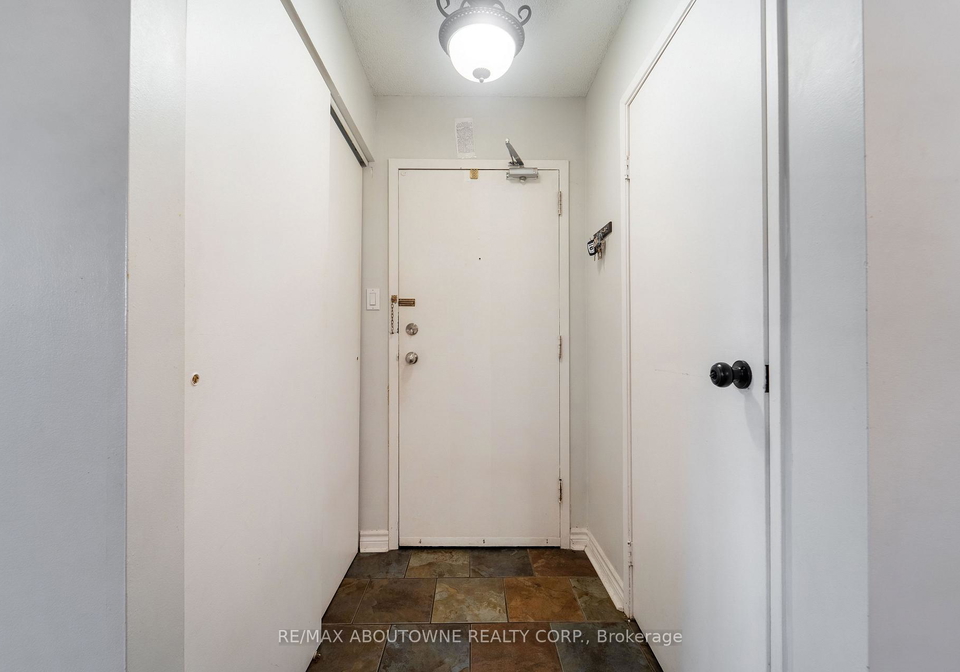1450-glen-abbey-gate-oakville-ontario-w12493120