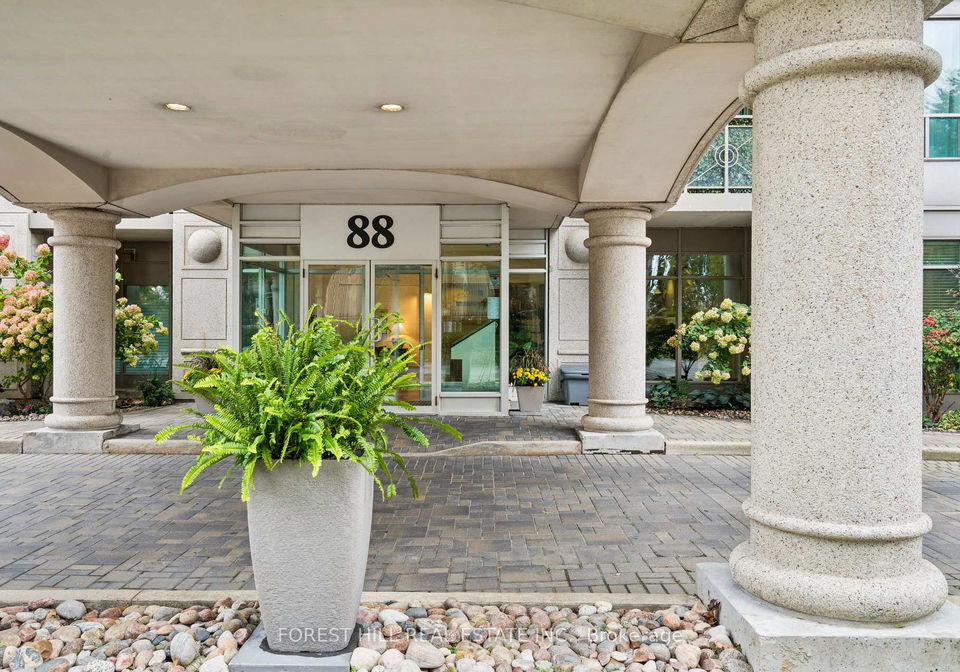 88-palace-pier-court-etobicoke-ontario-w12493380