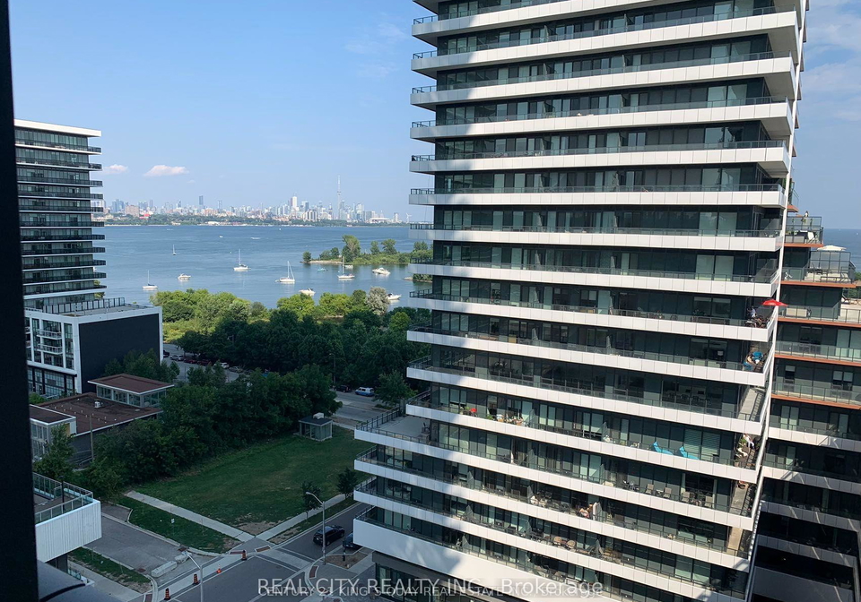 30-shore-breeze-drive-etobicoke-ontario-w12493462
