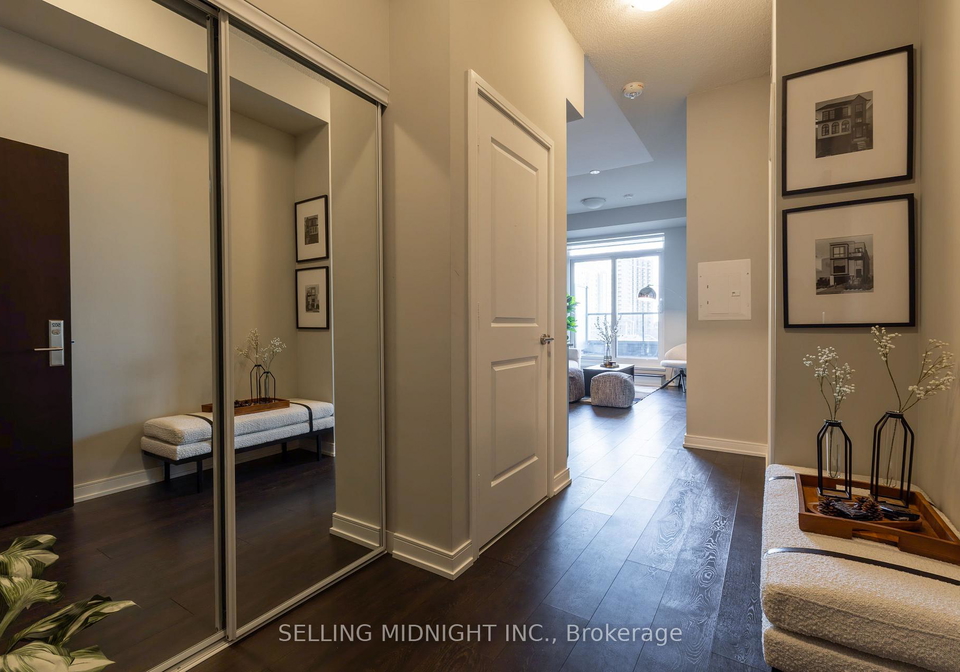 8-nahani-way-mississauga-ontario-w12495518
