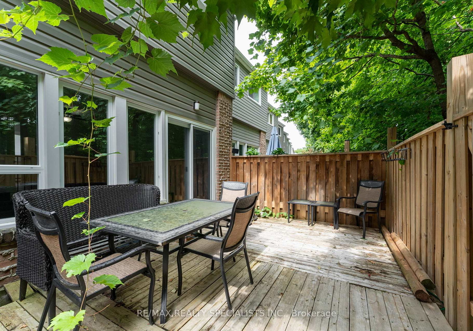 2050-upper-middle-road-burlington-ontario-w12496688