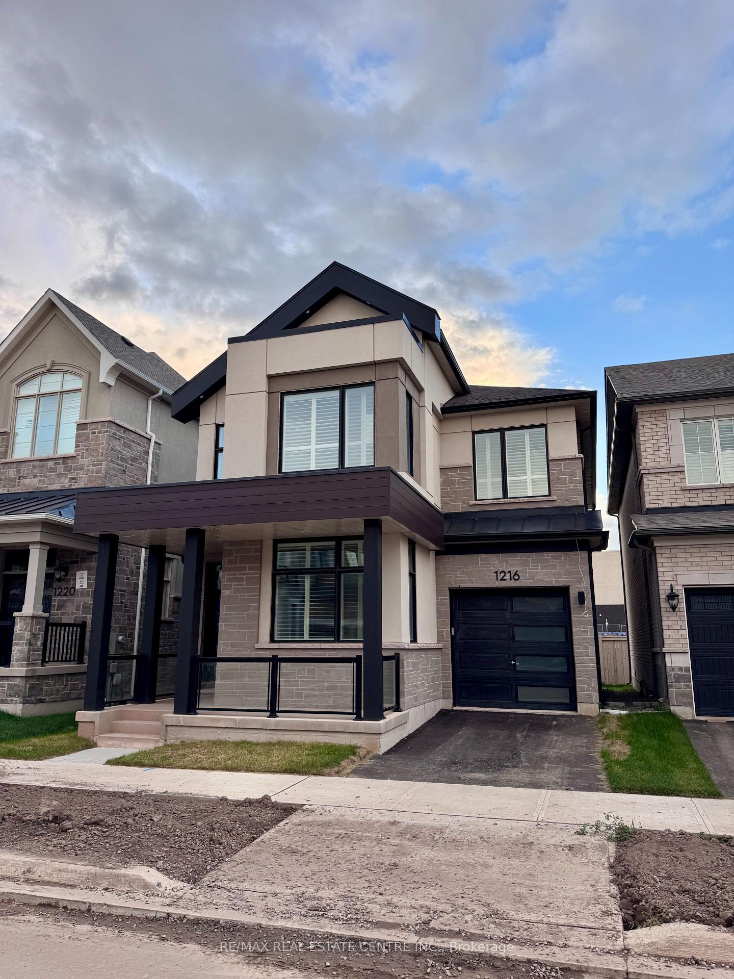 1216-onyx-trail-oakville-ontario-w12499434