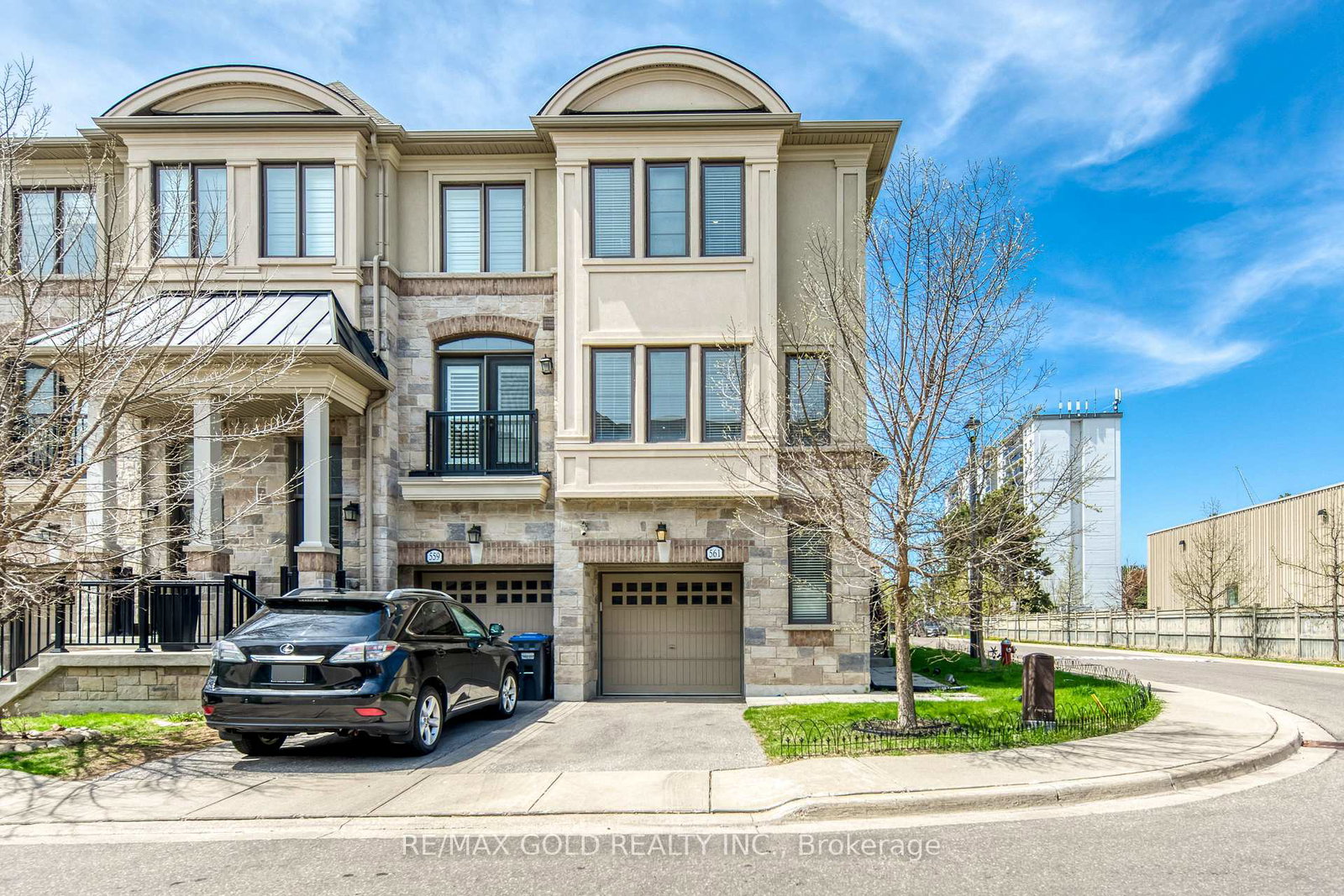 561-mermaid-crescent-mississauga-ontario-w12501000
