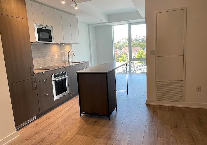 215-lakeshore-road-mississauga-ontario-w12503584