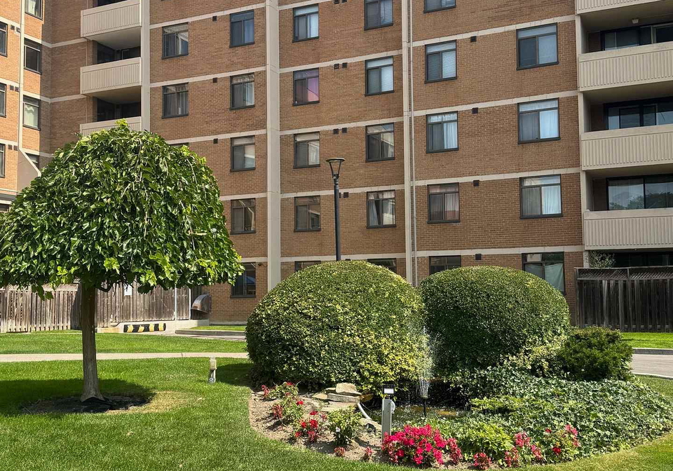2645-jane-street-york-ontario-w12505444