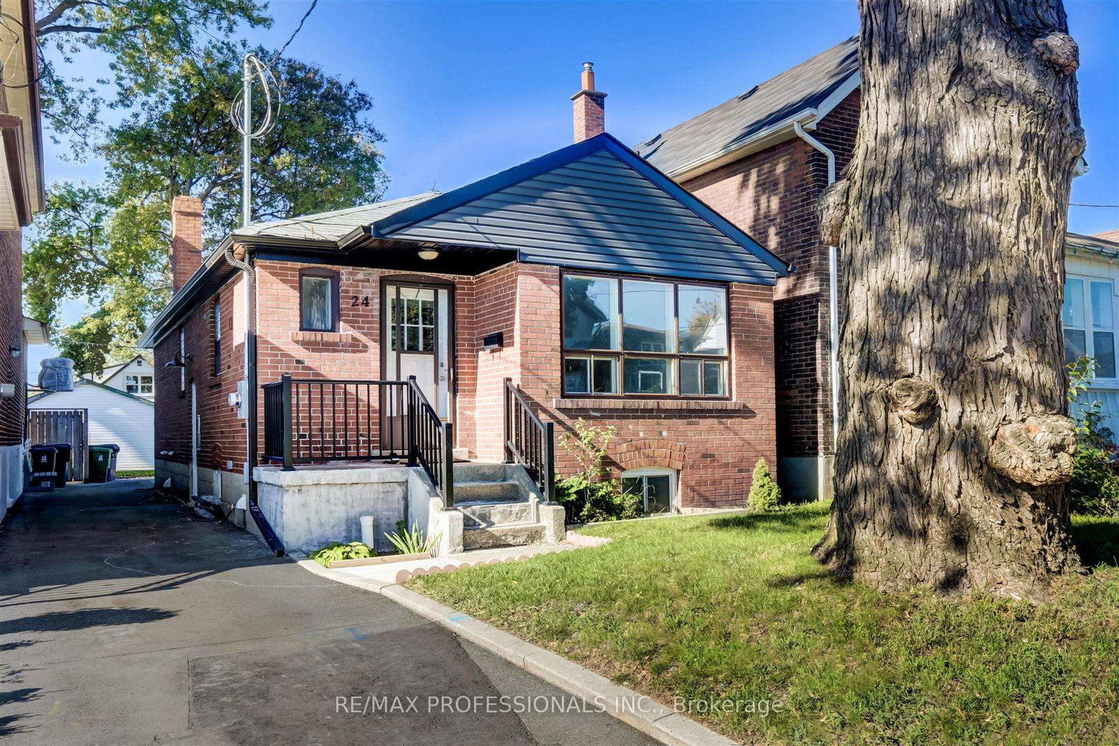 24-chryessa-avenue-toronto-ontario-w12507926